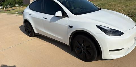 Tesla Model Y 2025