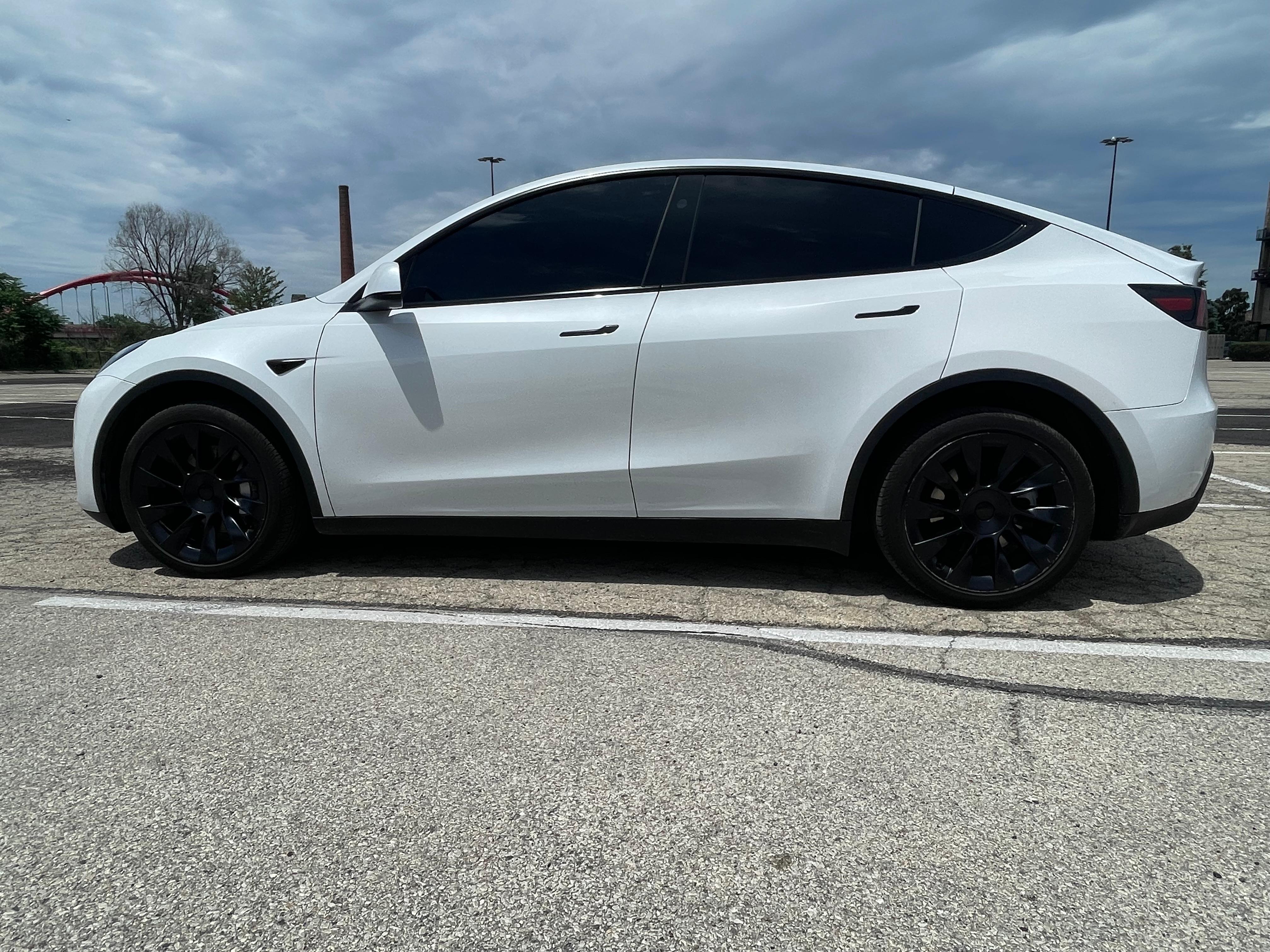 Tesla Model Y 2023 in Chicago, IL