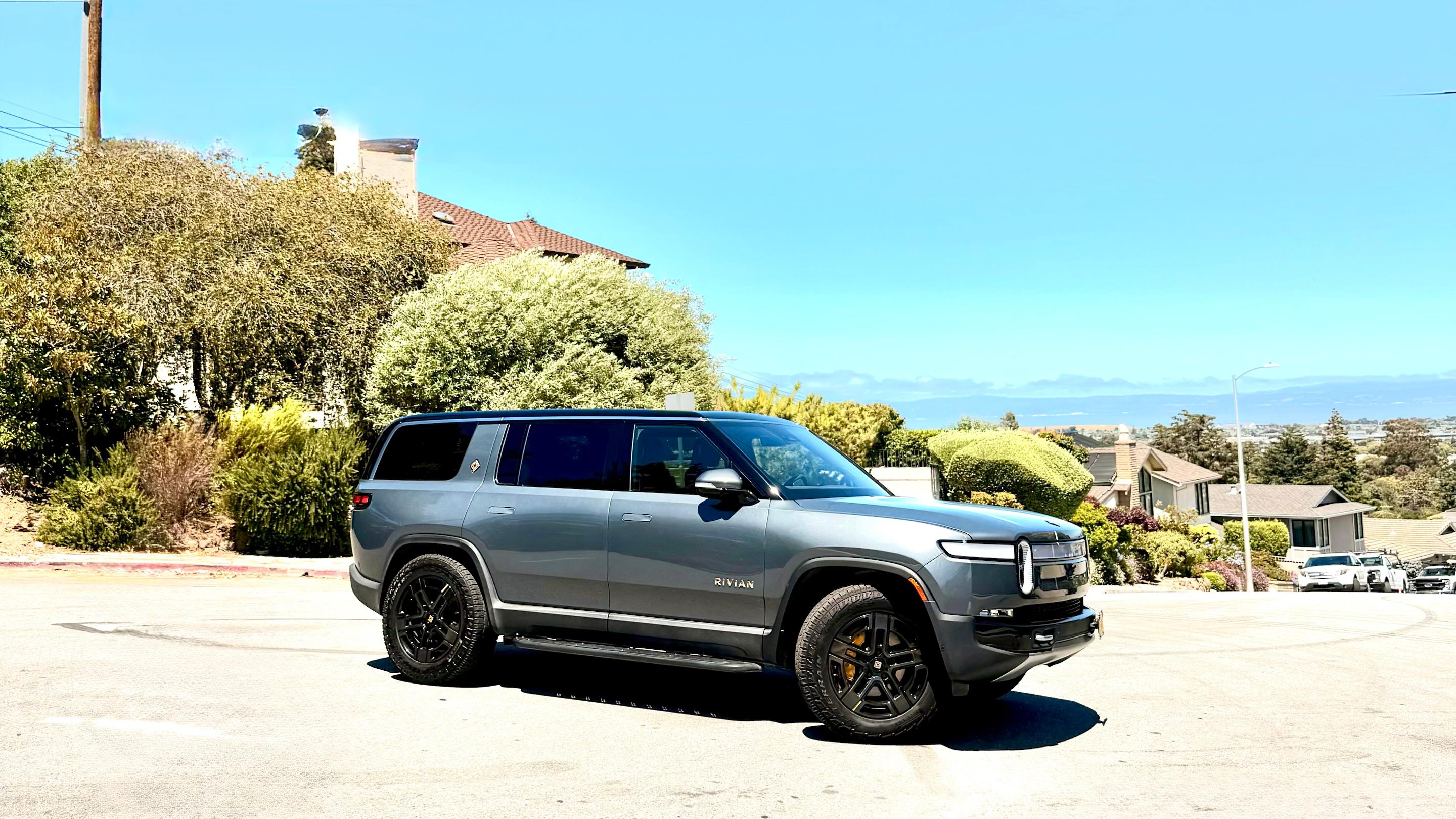 Rivian R1S 2023 in San Mateo, CA