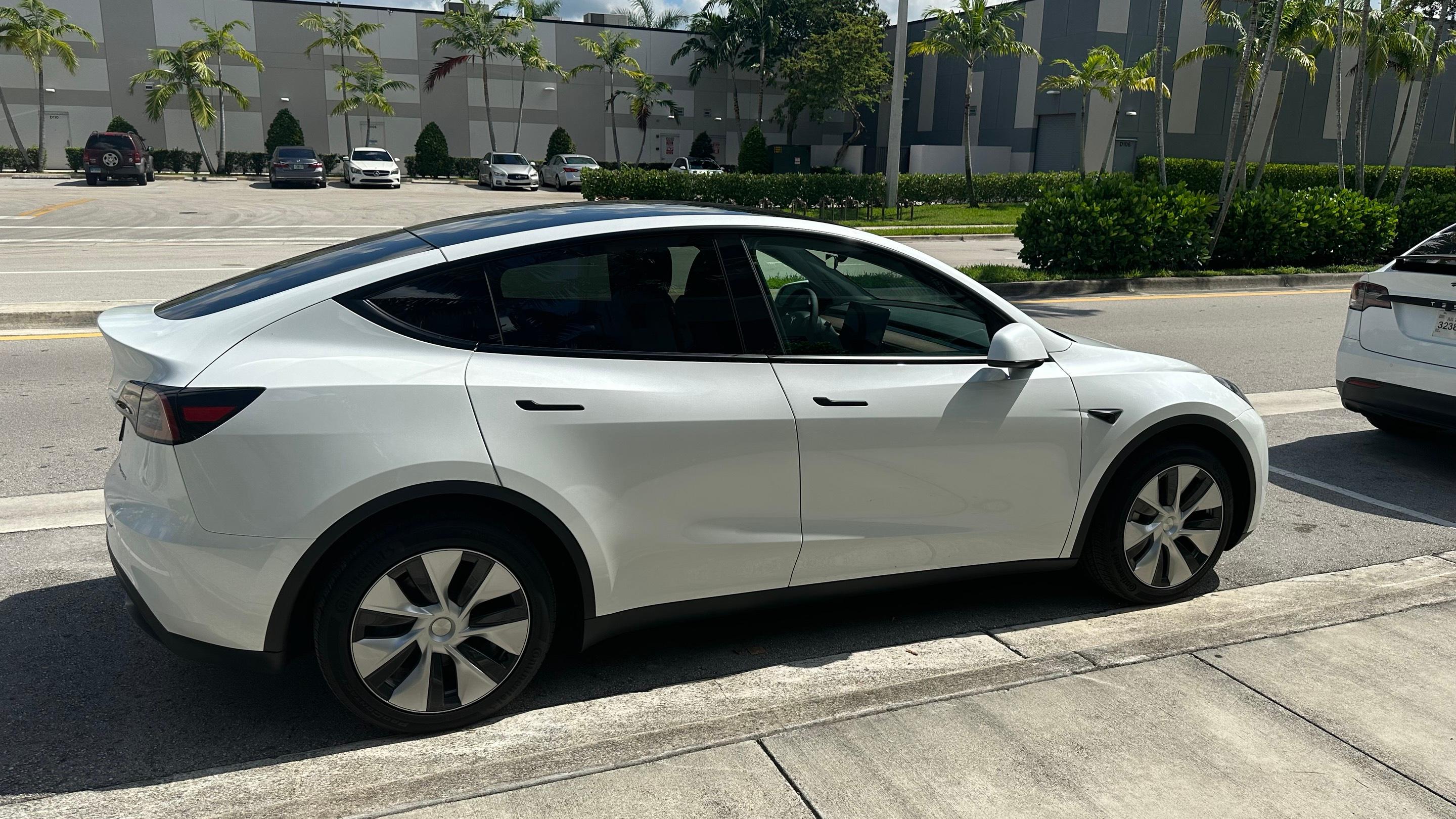 Tesla Model Y 2023 in Pembroke Pines, FL