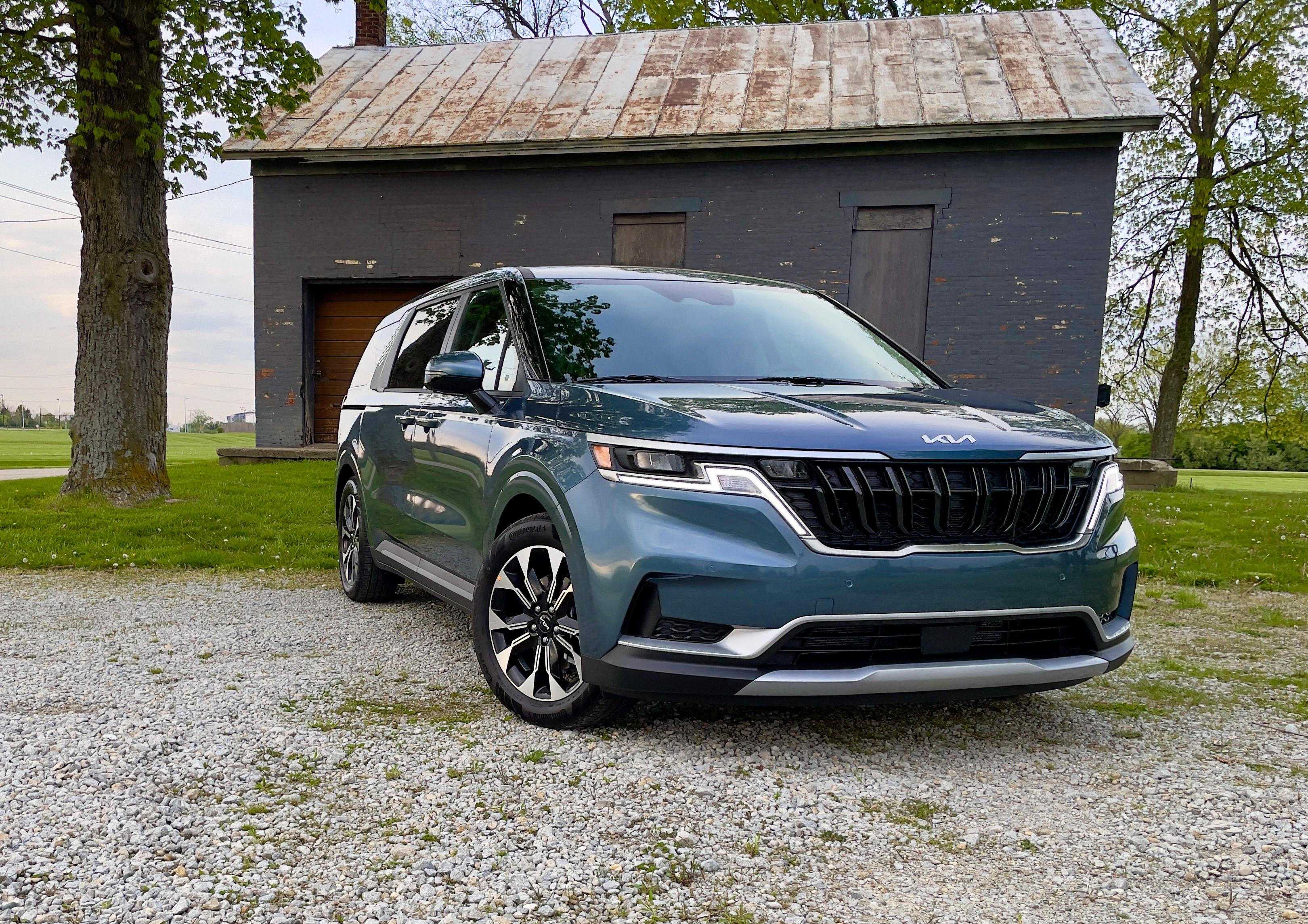 Kia Carnival 2023 in Hebron, KY