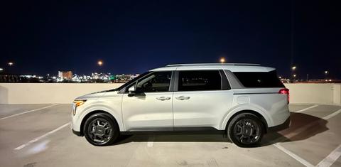 Kia Carnival Hybrid 2025