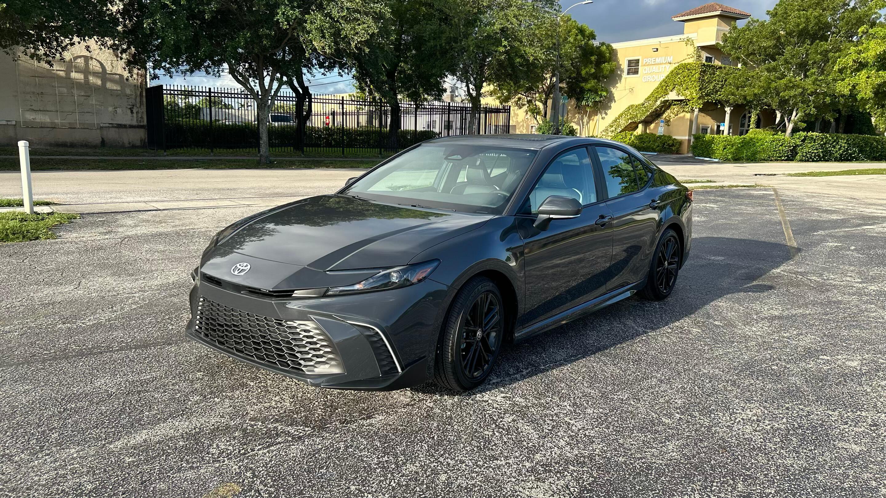 Toyota Camry Hybrid 2025 in Miramar, FL