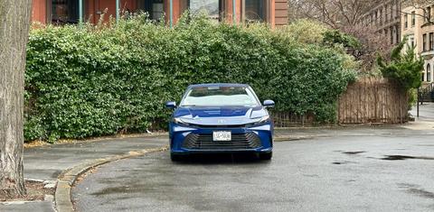 Toyota Camry Hybrid 2025