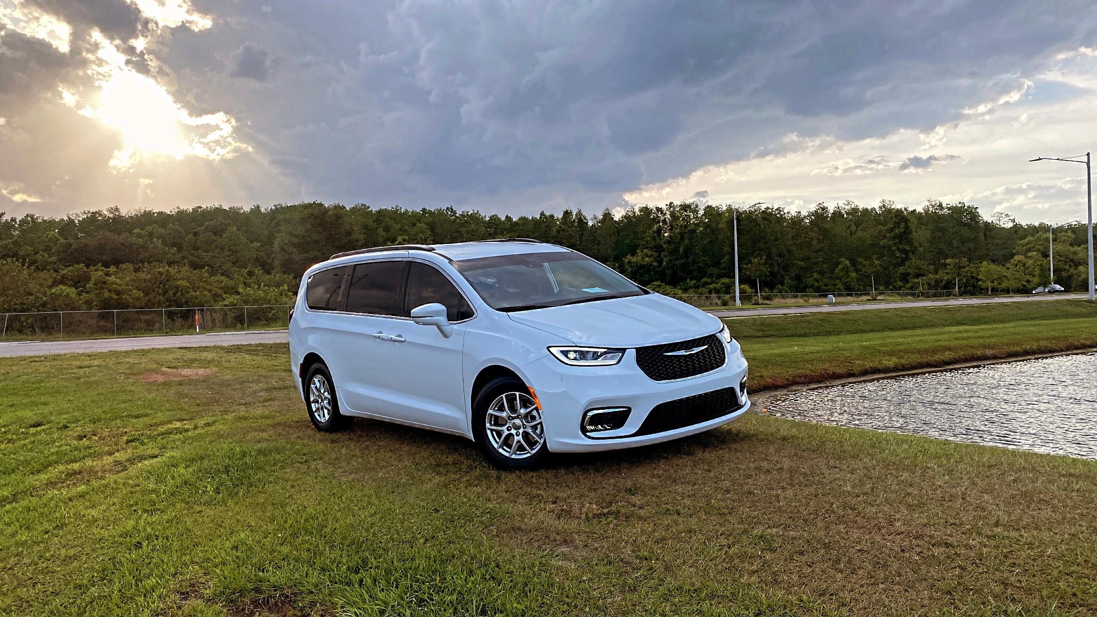 Chrysler Pacifica 2022 in 