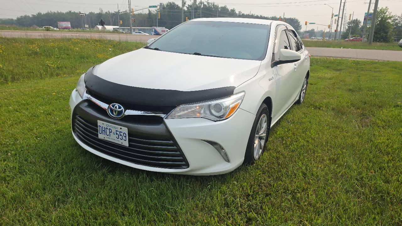 Toyota Camry Hybrid 2017 in Barrie, ON