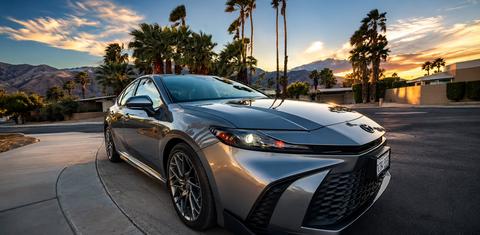 Toyota Camry Hybrid 2026