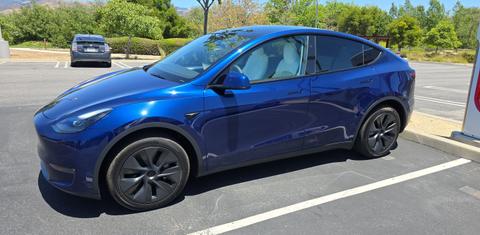 Tesla Model Y 2024