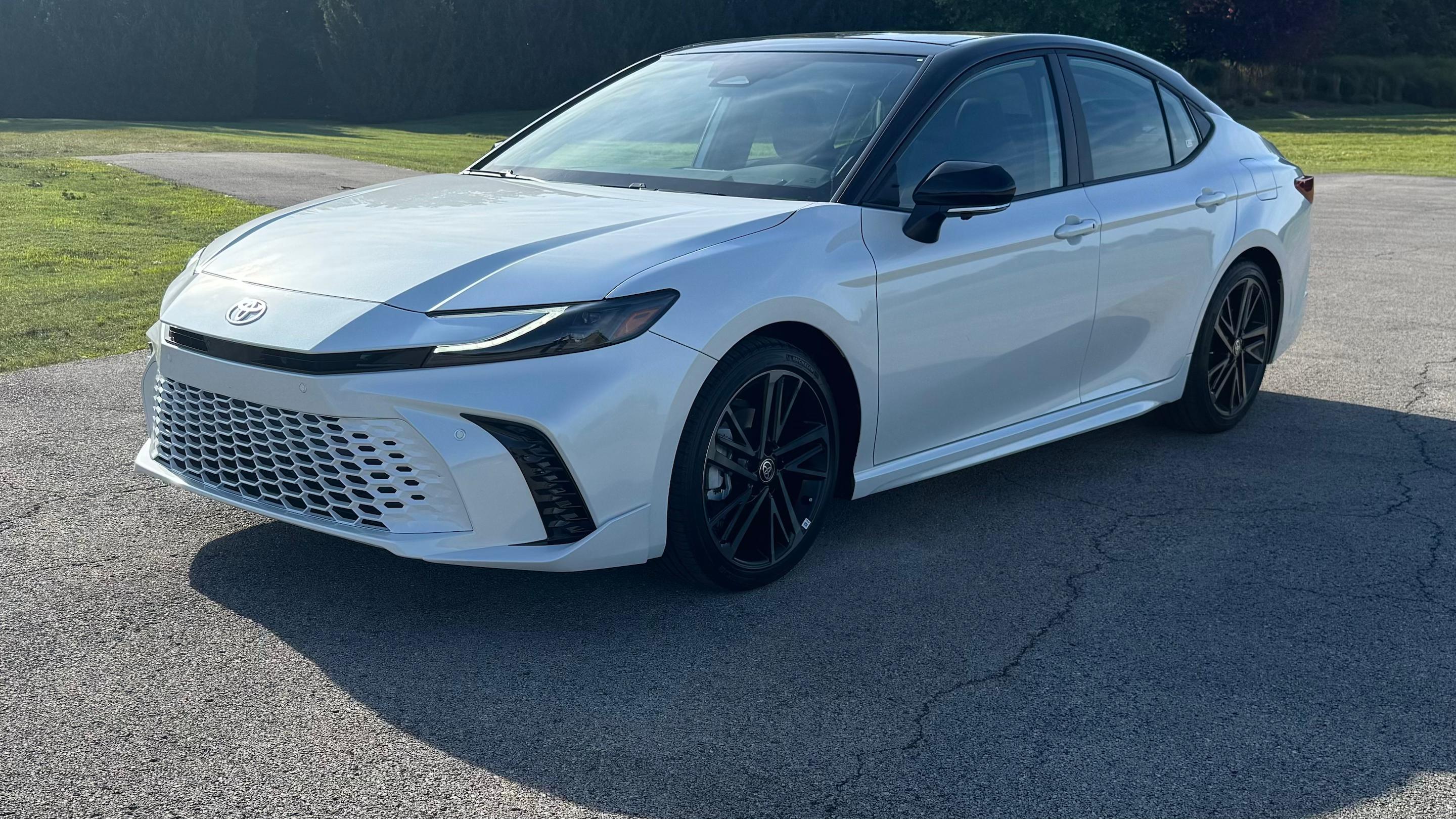 Toyota Camry Hybrid 2025 in Louisville, KY