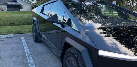 Tesla Cybertruck 2026