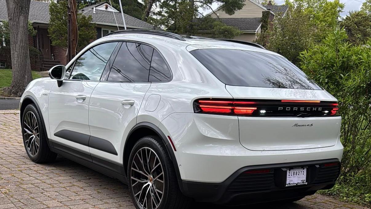 Porsche Macan 2025 in Edison, NJ