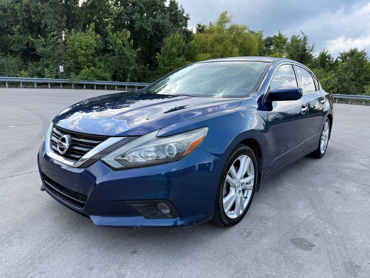 Nissan Altima 2017 in La Vergne, TN