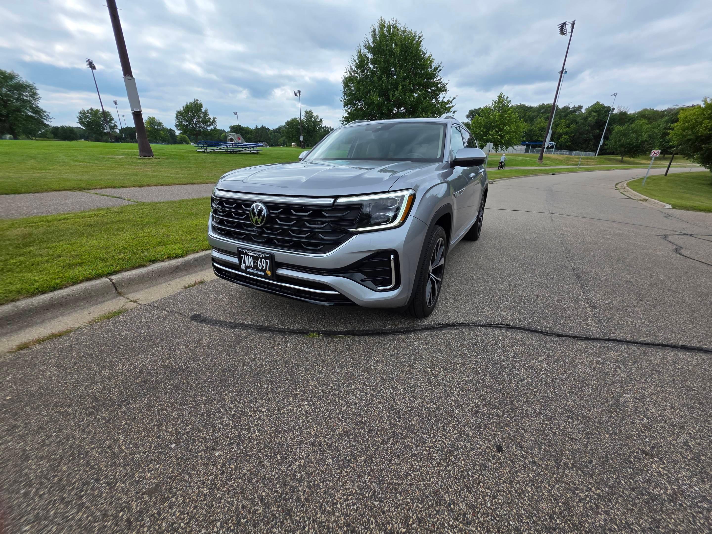 Volkswagen Atlas 2024 in Shakopee, MN