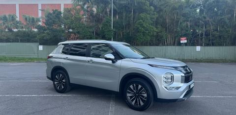 Mitsubishi OUTLANDER 2025