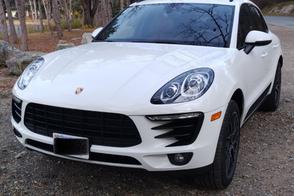 Porsche Macan car