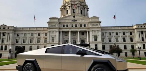 Tesla Cybertruck 2025