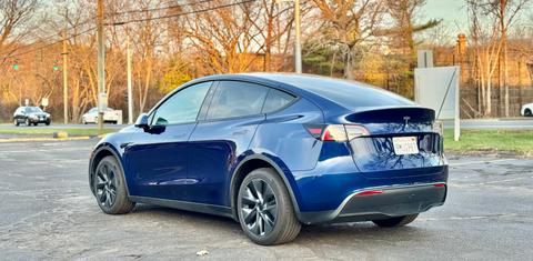 Tesla Model Y 2024