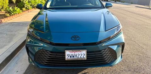 Toyota Camry Hybrid 2026