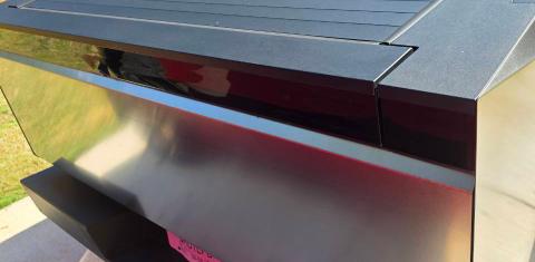 Tesla Cybertruck 2025