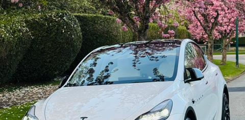 Tesla Model Y 2024