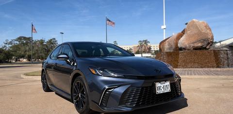 Toyota Camry Hybrid 2026