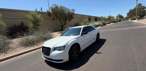 Chrysler 300 2023