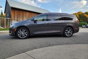 Chrysler Pacifica car