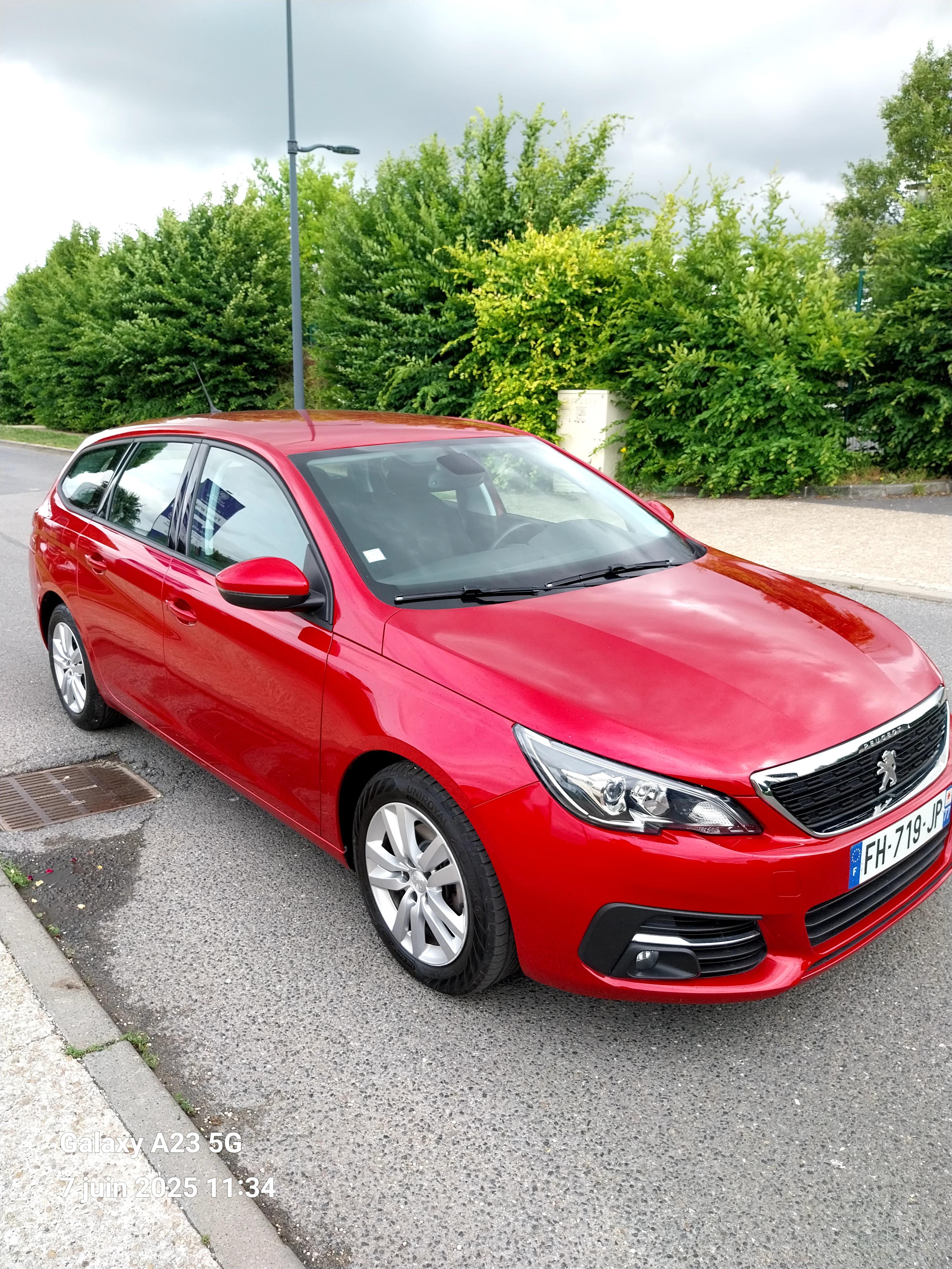 Peugeot 308 2019 à Meaux