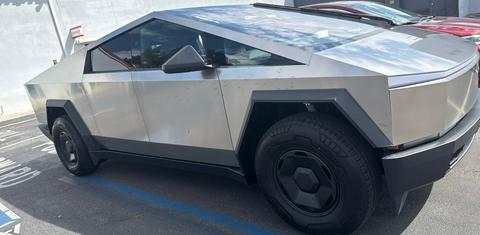 Tesla Cybertruck 2025