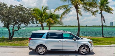 Kia Carnival Hybrid 2025