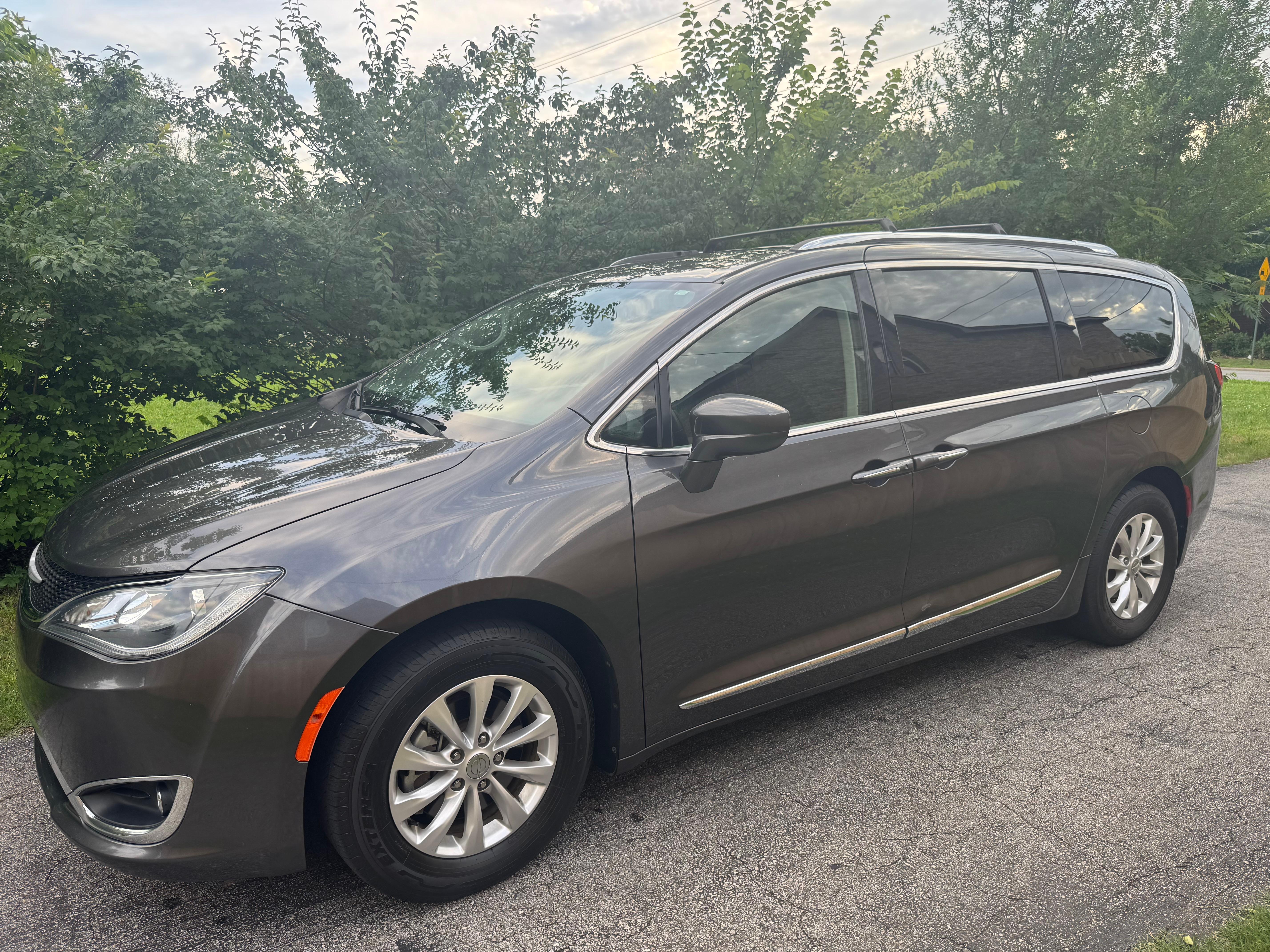 Chrysler Pacifica 2018 in Fayetteville, AR