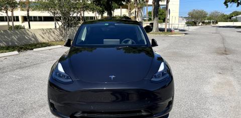 Tesla Model Y 2024