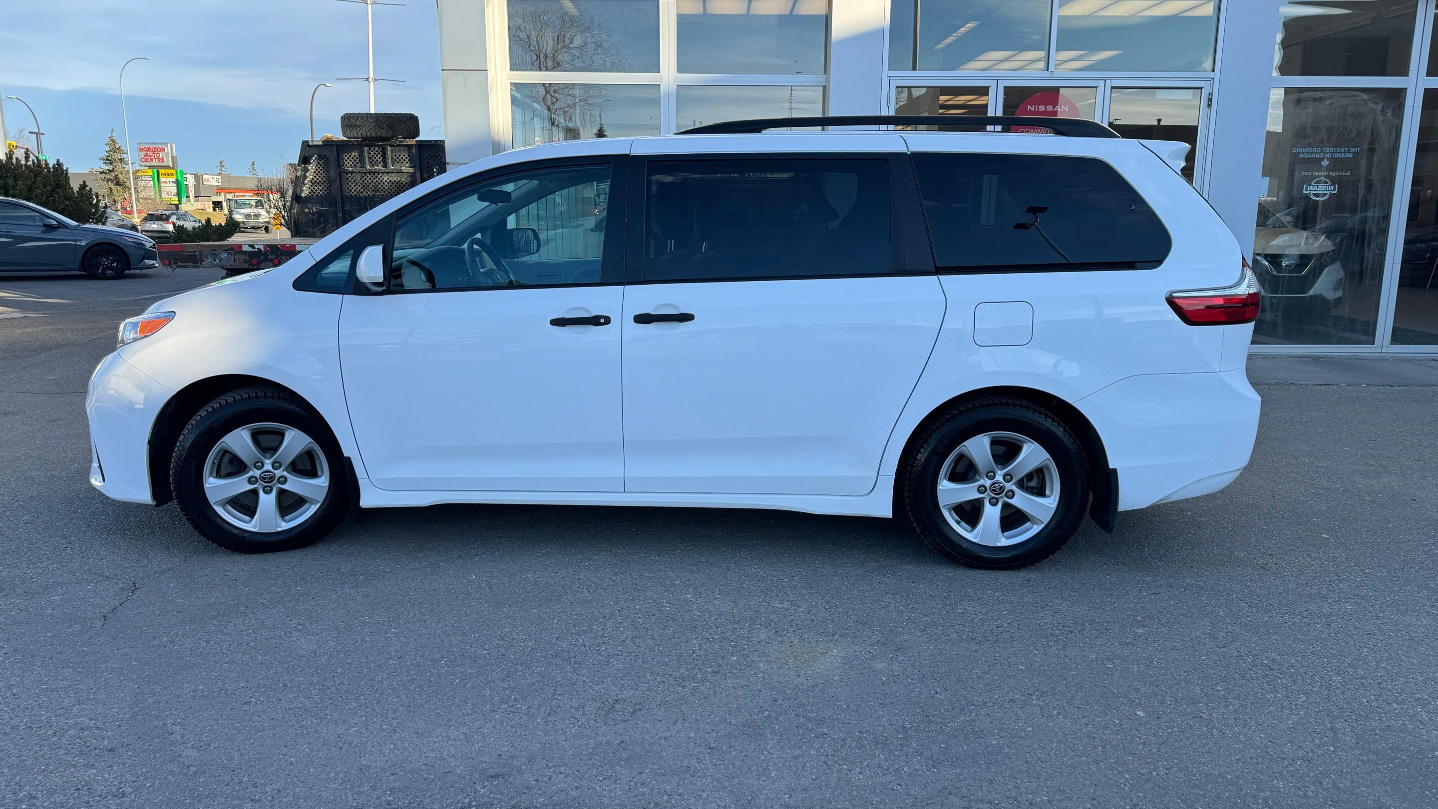 Toyota Sienna 2019 in Calgary, AB