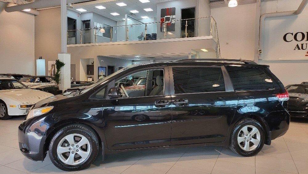 Toyota Sienna 2013 in Kitchener, ON
