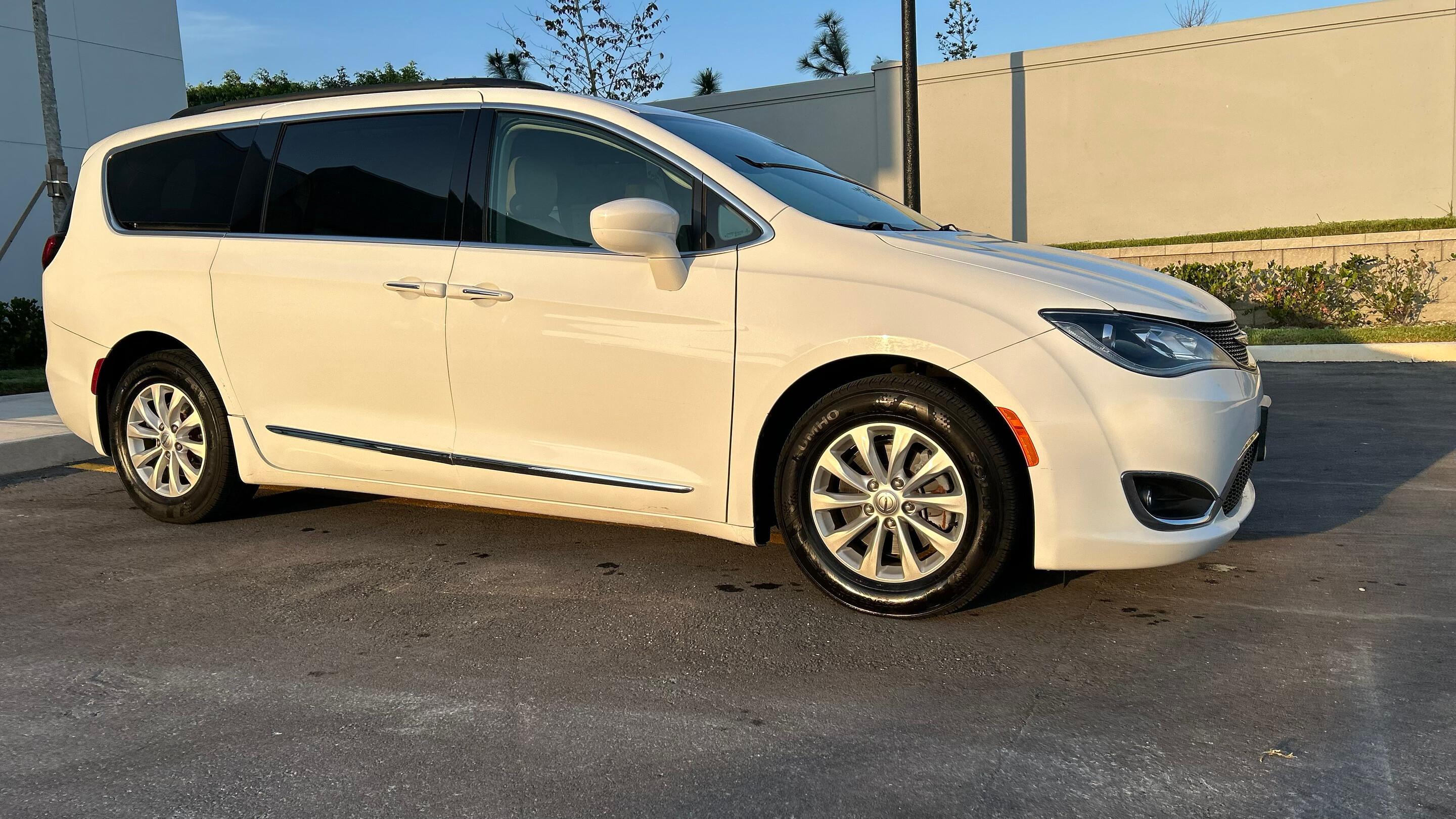 Chrysler Pacifica 2017 in 