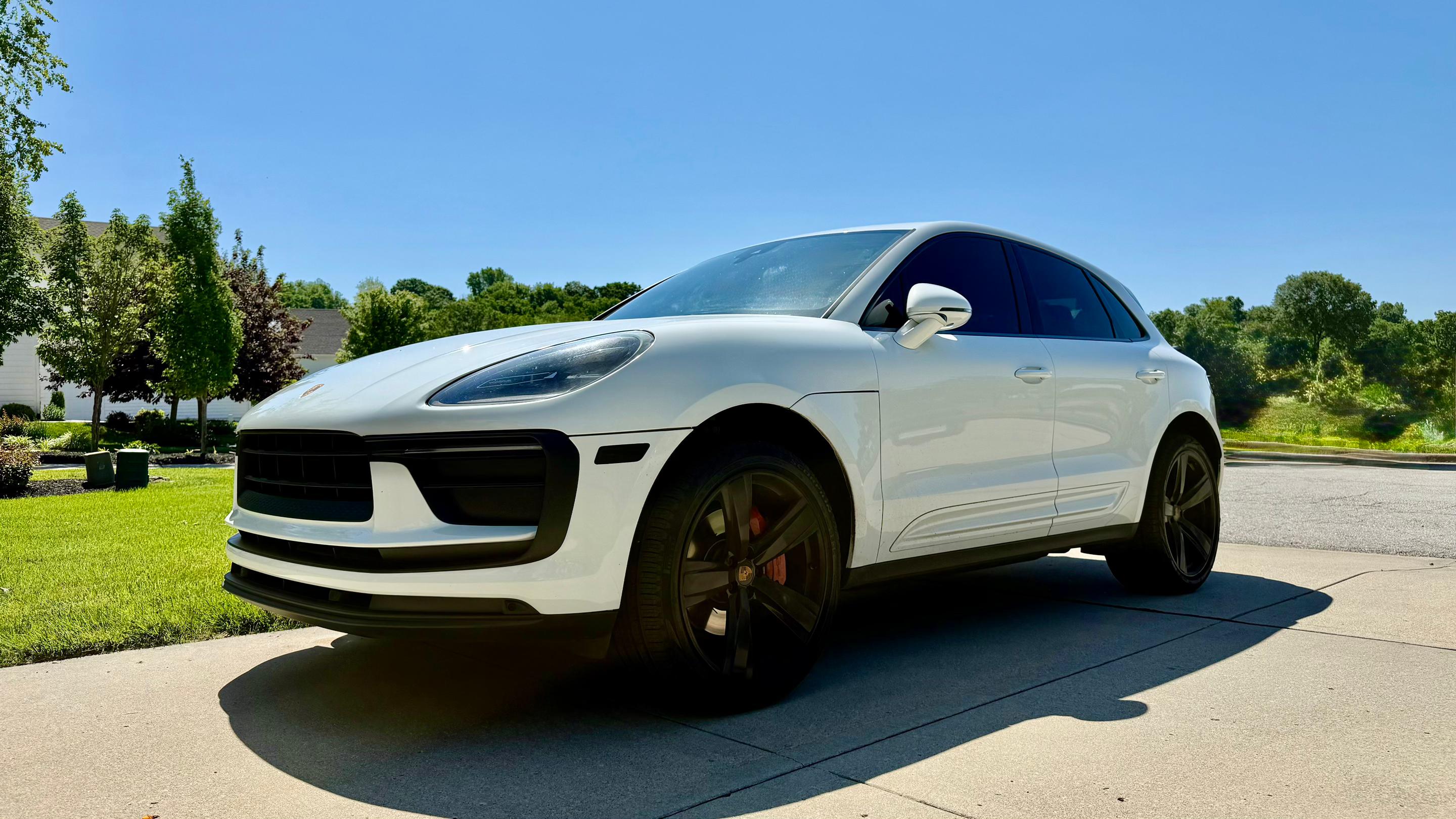 Porsche Macan 2022 in Parkville, MO