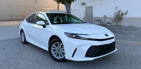 Toyota Camry Hybrid 2026