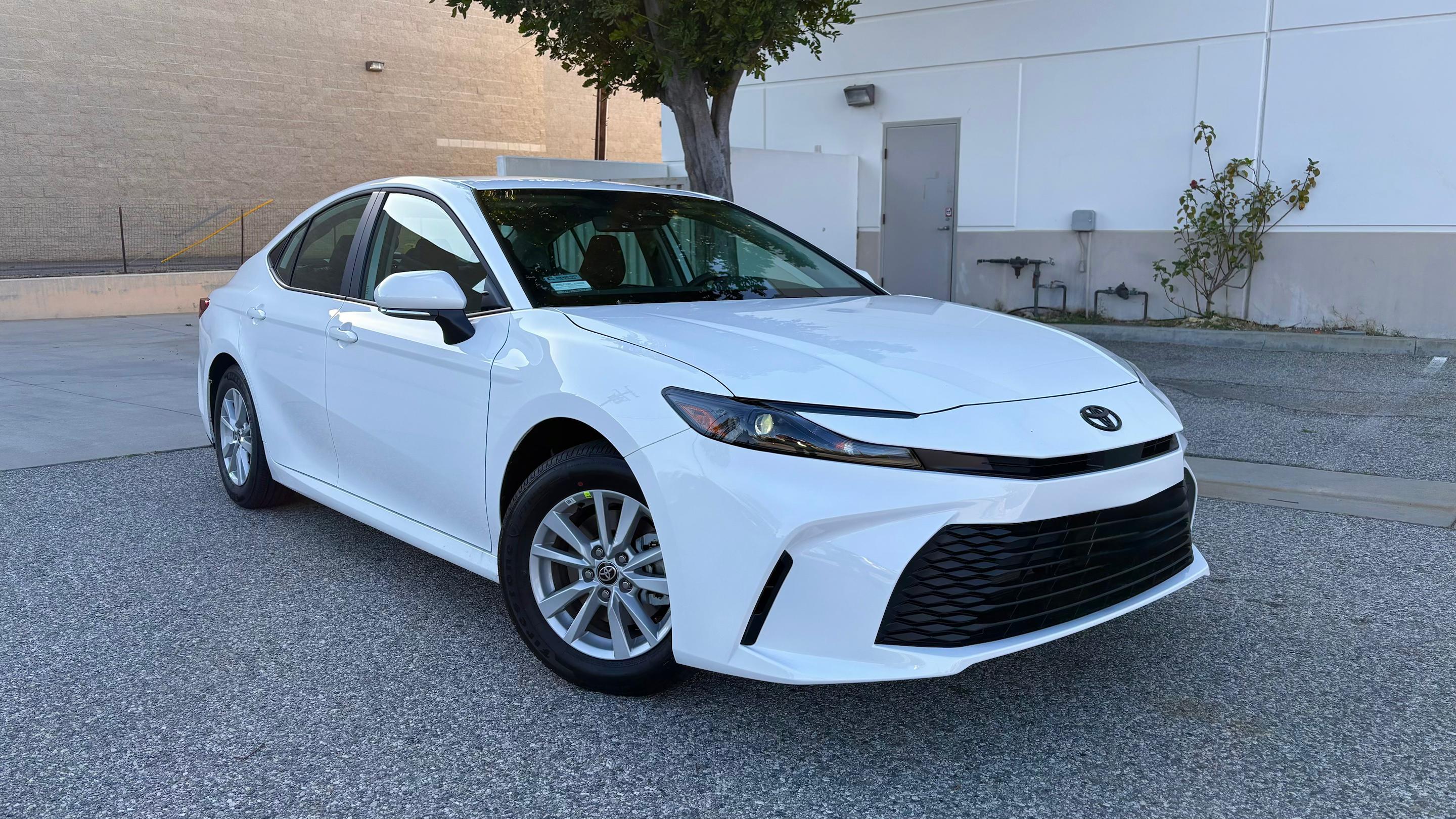 Toyota Camry Hybrid 2026 in 