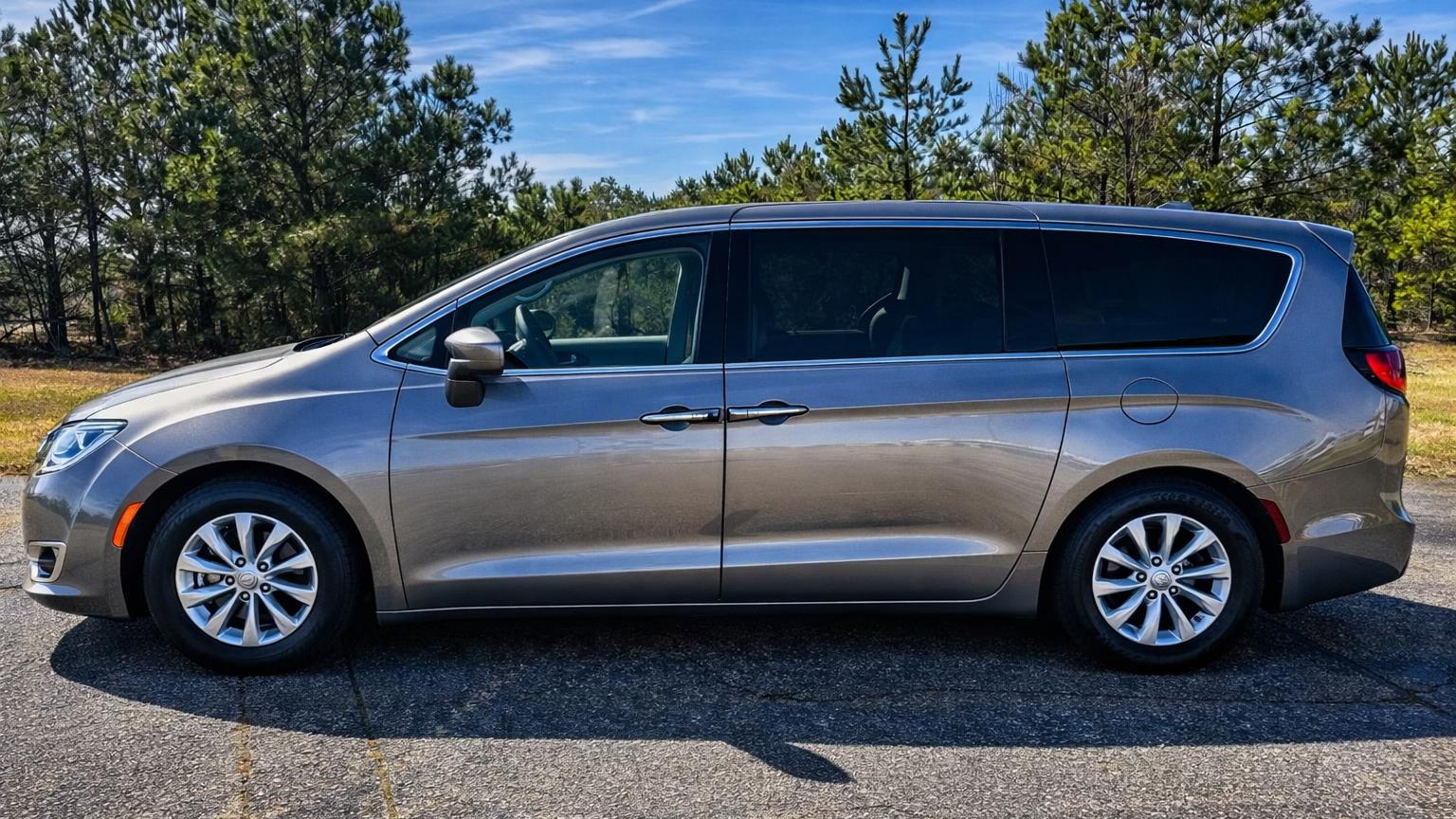 Chrysler Pacifica 2018 in Atlanta, GA