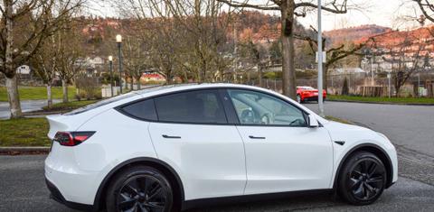 Tesla Model Y 2024