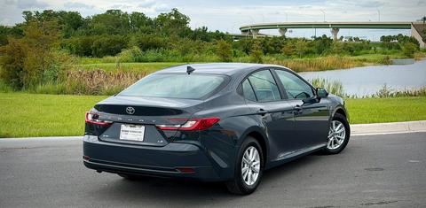 Toyota Camry Hybrid 2026