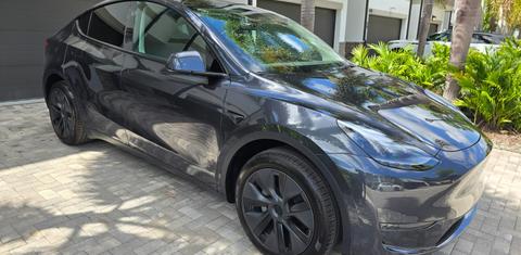 Tesla Model Y 2025