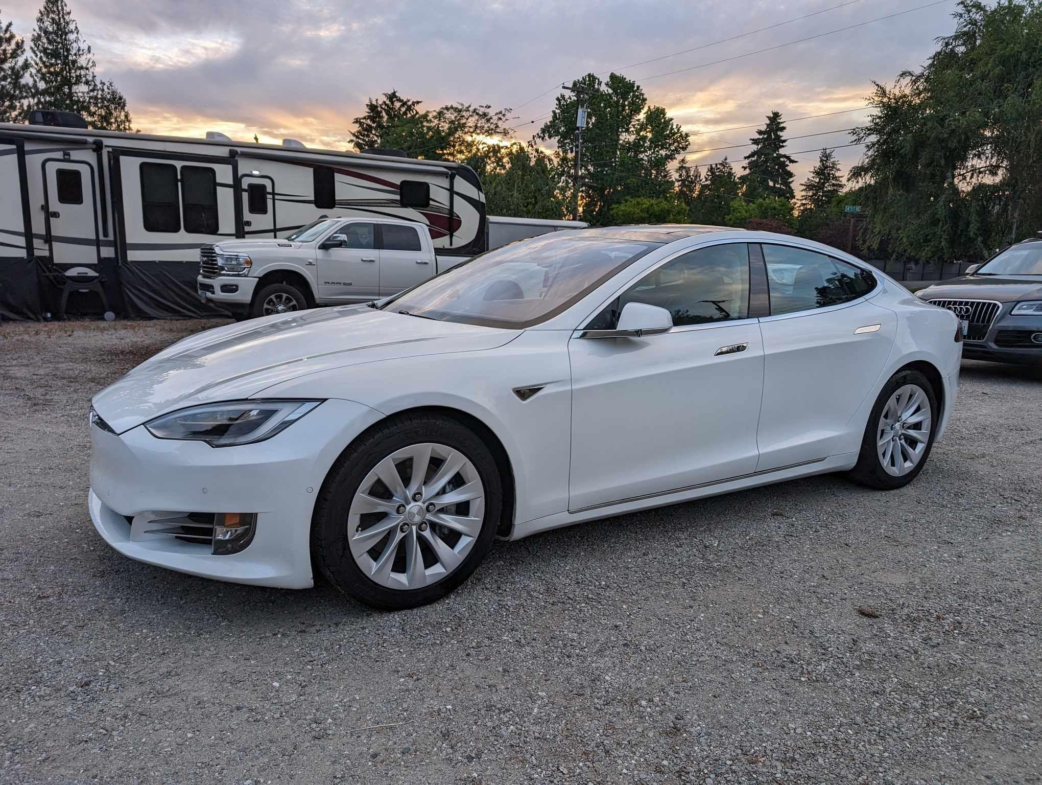 Tesla Model S 2016 in Wenatchee, WA