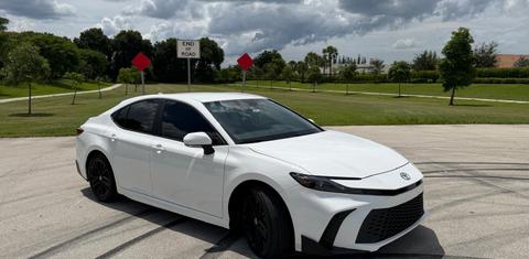 Toyota Camry Hybrid 2026