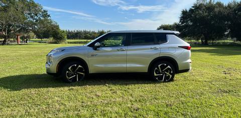 Mitsubishi Outlander PHEV 2023