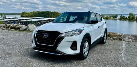 Nissan Kicks Play 2025