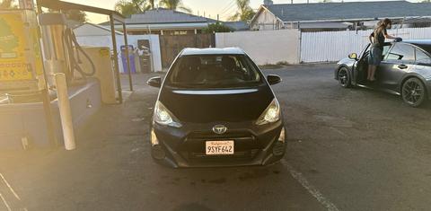 Toyota Prius c 2016