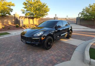 Porsche Macan car