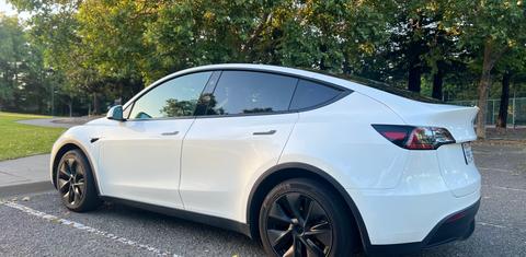 Tesla Model Y 2025