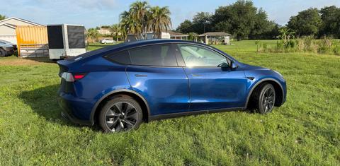 Tesla Model Y 2024